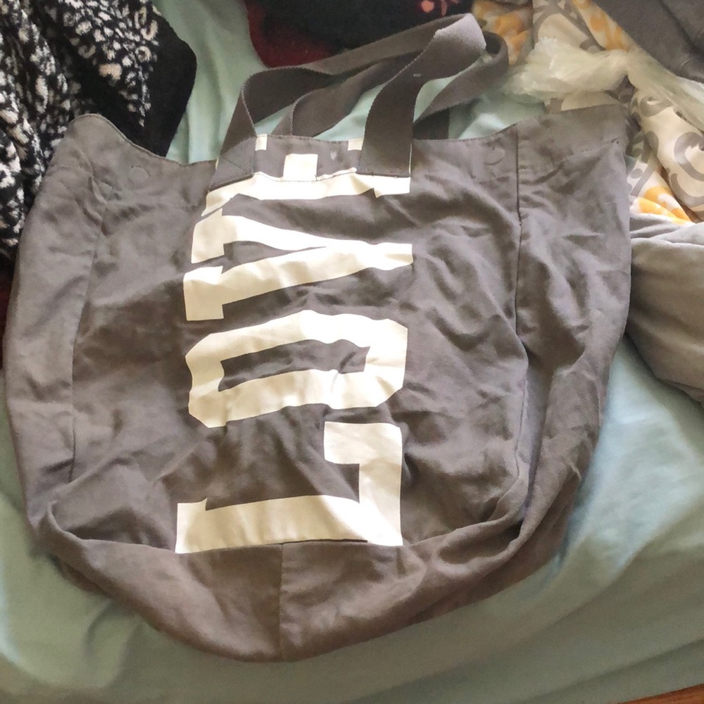 A gray bag from pink - Picture 2 of 4